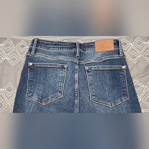 Judy Blue Midrise Skinny Raw Hem Jeans Size 7/28 - Picture 4 of 7